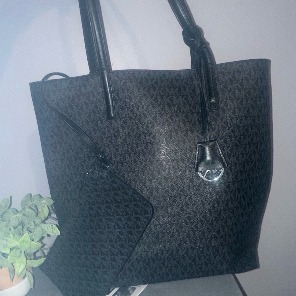 Michael Kors tote and wristlet bundle